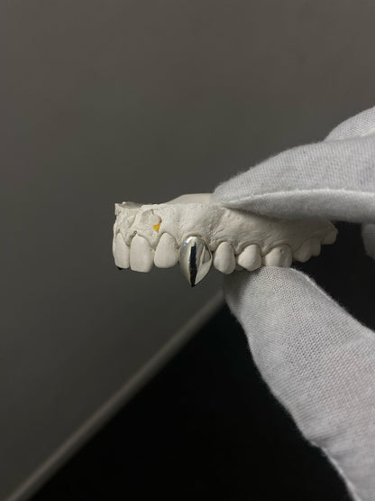 Double Vampire Fang Grillz UK | Twin Canine Caps with Star Detail | Green Skull Grillz