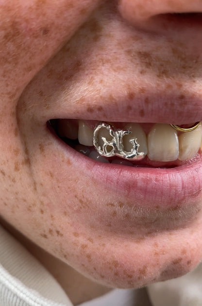Abstract Double Cap Silver Grillz UK | Custom Twin Cap Design | Green Skull Grillz