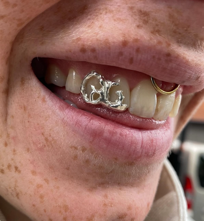 Abstract Double Cap Silver Grillz UK | Custom Twin Cap Design | Green Skull Grillz