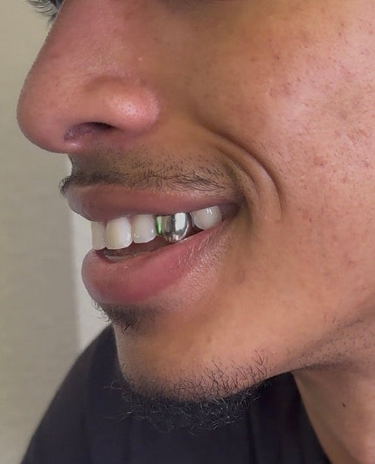 Solid Tooth Cap | Solid Tooth Grillz. Silver, Gold
