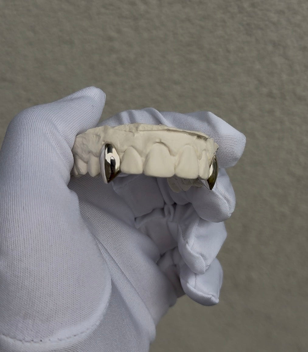 Custom Extended fang grillz by Green Skull 